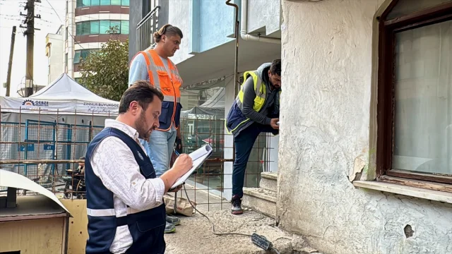 Kocaeli'de 7 Katlı Apartmanın Çöküşünde Araştırmalar Sürüyor