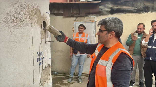 Kocaeli'de 7 Katlı Apartmanın Çöküşünde Araştırmalar Sürüyor