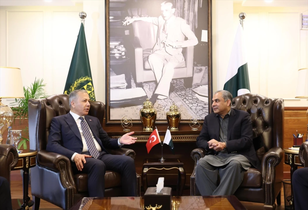 Türk ve Pakistan İçişleri Bakanları Arasında Önemli Görüşme Gerçekleşti
