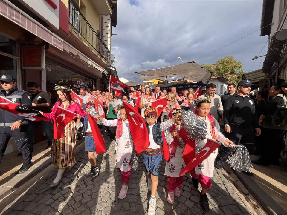 Milas'ta Zeytin Hasat Şenliği Coşkusu