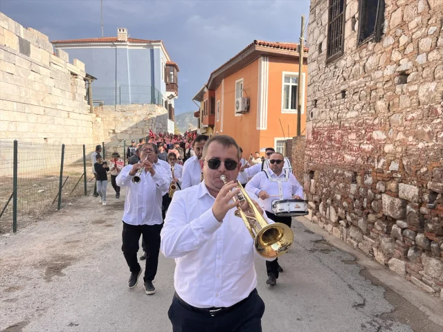 Milas'ta Zeytin Hasat Şenliği Coşkusu