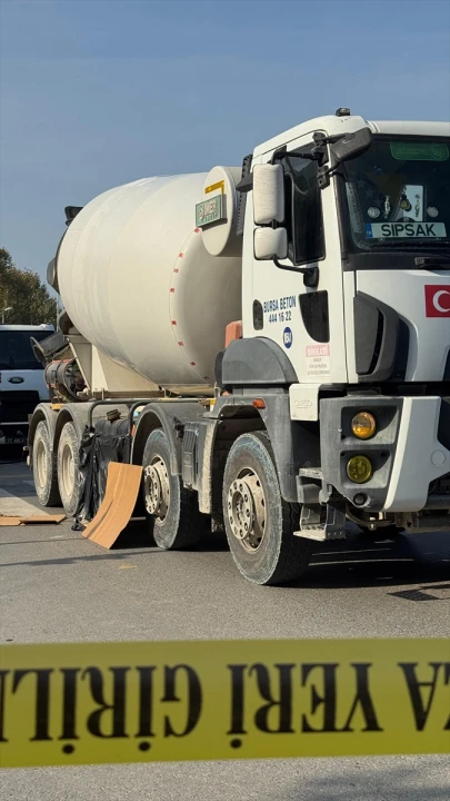Yalova'da Trafik Kazası Yasa Boğdu: Beton Mikseri Can Aldı