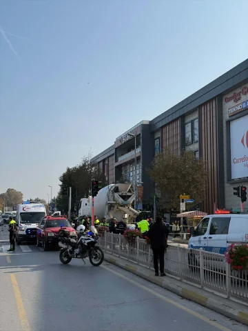 Yalova'da Trafik Kazası Yasa Boğdu: Beton Mikseri Can Aldı