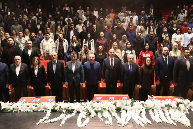 Samsun'da Dijital Dünyaya Bakış: Gençler ve Teknoloji Şehirlerinin Geleceği