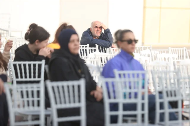 Taraftarlar Cezalı Maçı Dev Ekrandan İzledi