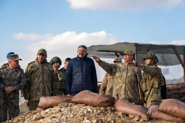 Hakkari'de Önemli Ziyaret: Sınırdaki Üs Bölgelerinde Neler Oldu?