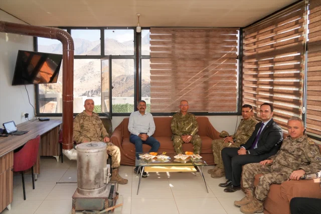 Hakkari'de Önemli Ziyaret: Sınırdaki Üs Bölgelerinde Neler Oldu?
