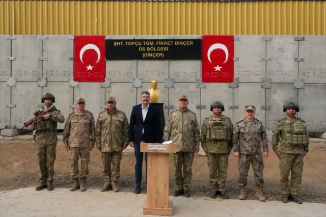 Hakkari'de Önemli Ziyaret: Sınırdaki Üs Bölgelerinde Neler Oldu?