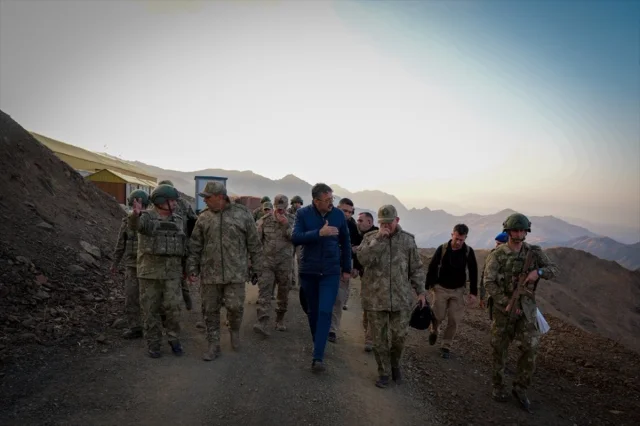 Hakkari'de Önemli Ziyaret: Sınırdaki Üs Bölgelerinde Neler Oldu?