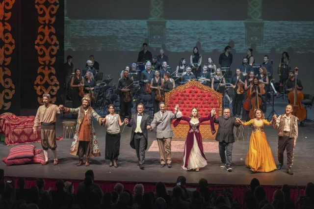 Antalya'da Operaseverleri Büyüleyen Gece Saraydan Kız Kaçırma Operası