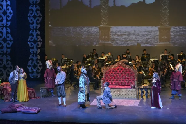 Antalya'da Operaseverleri Büyüleyen Gece Saraydan Kız Kaçırma Operası