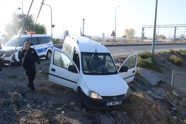 Kayseri'de Lokomotifin Çarptığı Araçta Korkutan Anlar