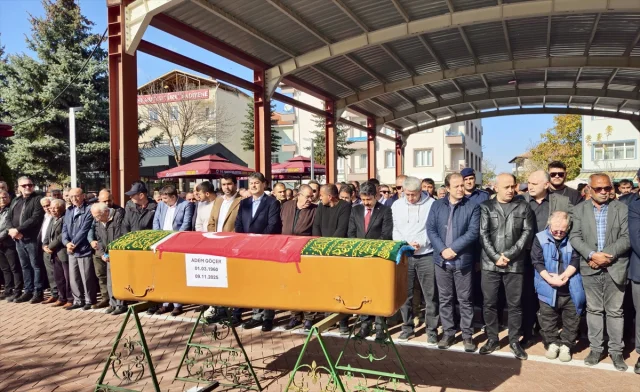 Davulun usta ismi Adem Göçer Kırşehir'de son yolculuğuna uğurlandı