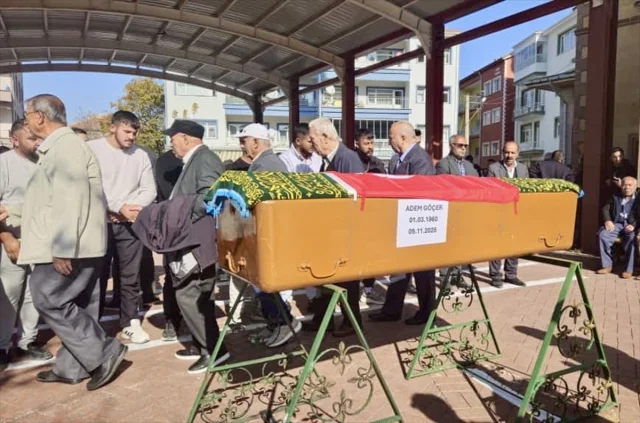 Davulun usta ismi Adem Göçer Kırşehir'de son yolculuğuna uğurlandı