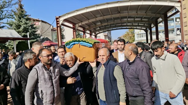 Davulun usta ismi Adem Göçer Kırşehir'de son yolculuğuna uğurlandı