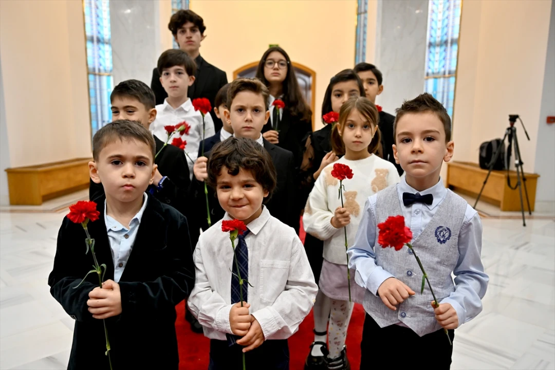 Rusya'da Türk Çocuklarından Atatürk'e İlginç ve Duygusal Anma