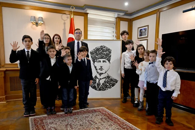 Rusya'da Türk Çocuklarından Atatürk'e İlginç ve Duygusal Anma
