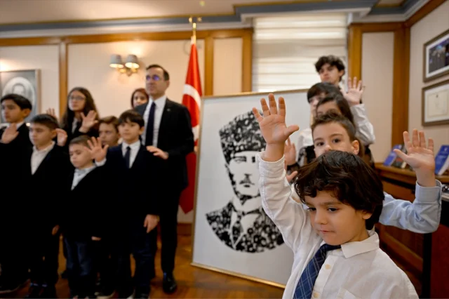Rusya'da Türk Çocuklarından Atatürk'e İlginç ve Duygusal Anma