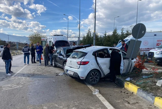 Karabük'teki Feci Kazada 7 Kişi Hastanelik Oldu
