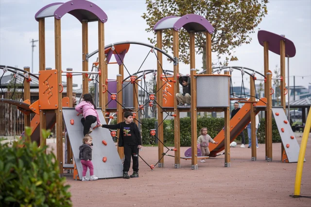 İstanbul'un Ara Tatil Cazibeleri Millet Bahçelerinde Canlandı