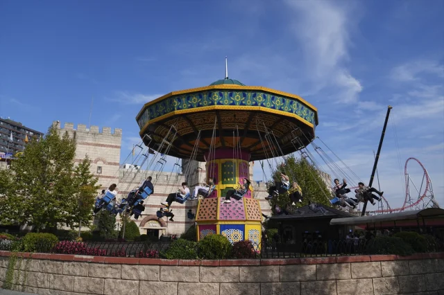 İstanbul'un Ara Tatil Cazibeleri Millet Bahçelerinde Canlandı