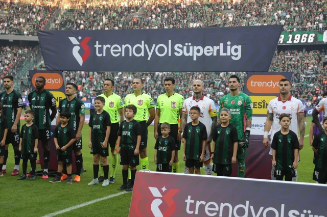 Kocaelispor İlk Yarıda Galatasaray'a Karşı Üstünlük Sağladı