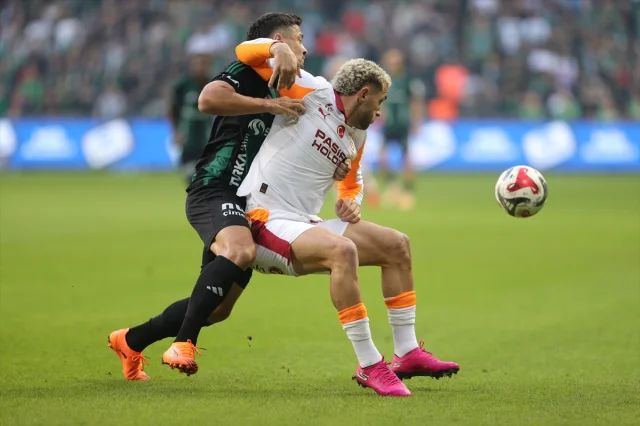 Kocaelispor İlk Yarıda Galatasaray'a Karşı Üstünlük Sağladı