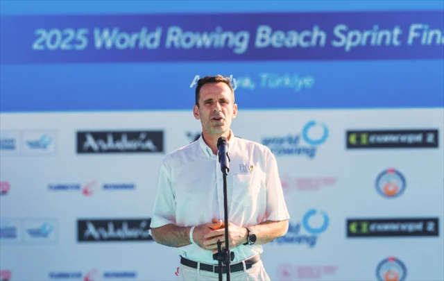 Antalya'da İlerleyen Yüzyılın Kürek Şampiyonası: Heyecan Doruktaydı