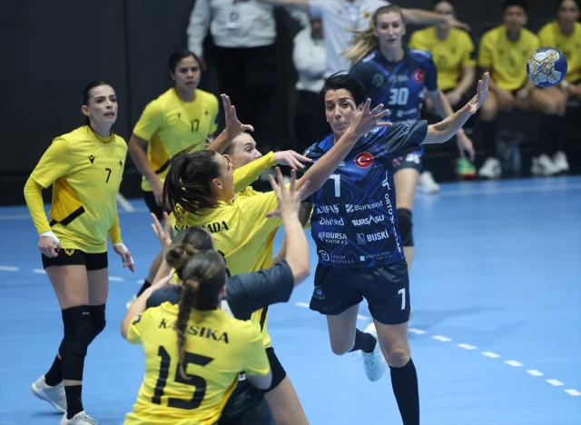 Bursa Büyükşehir Belediyespor Kadın Hentbol Takımı Yunanistan'ı Fethetti