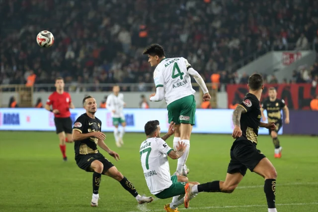Trendyol 1. Lig'de Kritik Çekişme: Çorum FK Galibiyetle Geri Döndü
