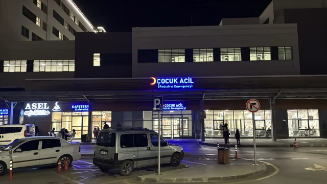 Kütahya'da Apartmanın Havalandırma Boşluğuna Bırakılan Bebek Hastaneye Kaldırıldı