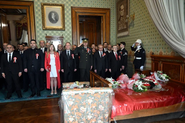 Atatürk'ün Anısına Dolmabahçe Sarayı'nda İhtişamlı Tören