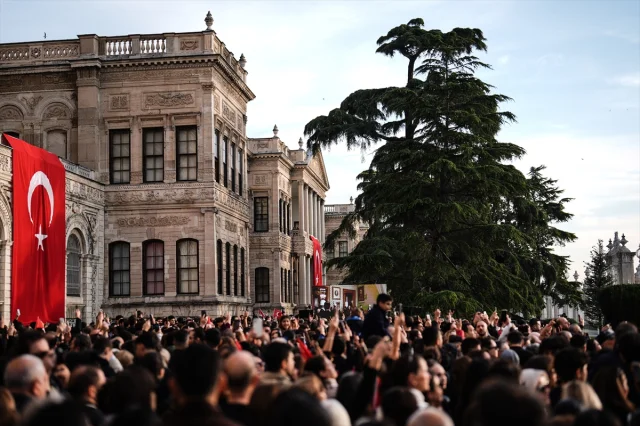 Atatürk'ün Anısına Dolmabahçe Sarayı'nda İhtişamlı Tören