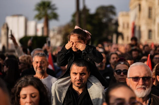 Atatürk'ün Anısına Dolmabahçe Sarayı'nda İhtişamlı Tören