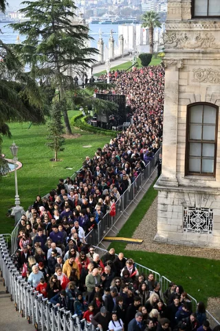 Atatürk'ün Anısına Dolmabahçe Sarayı'nda İhtişamlı Tören