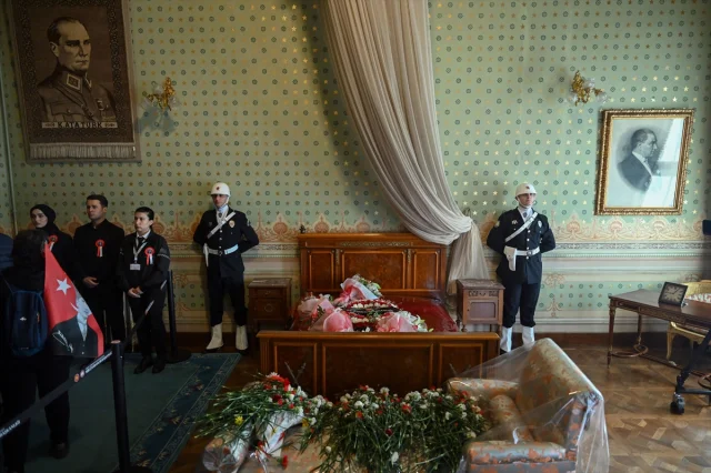 Atatürk'ün Anısına Dolmabahçe Sarayı'nda İhtişamlı Tören
