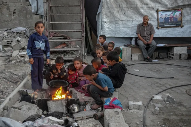 Gazze'de Acı Dolu Destan: 36 Torununa Umut Olan Büyükannenin Hikayesi