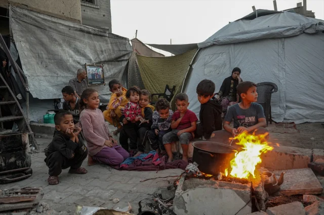 Gazze'de Acı Dolu Destan: 36 Torununa Umut Olan Büyükannenin Hikayesi