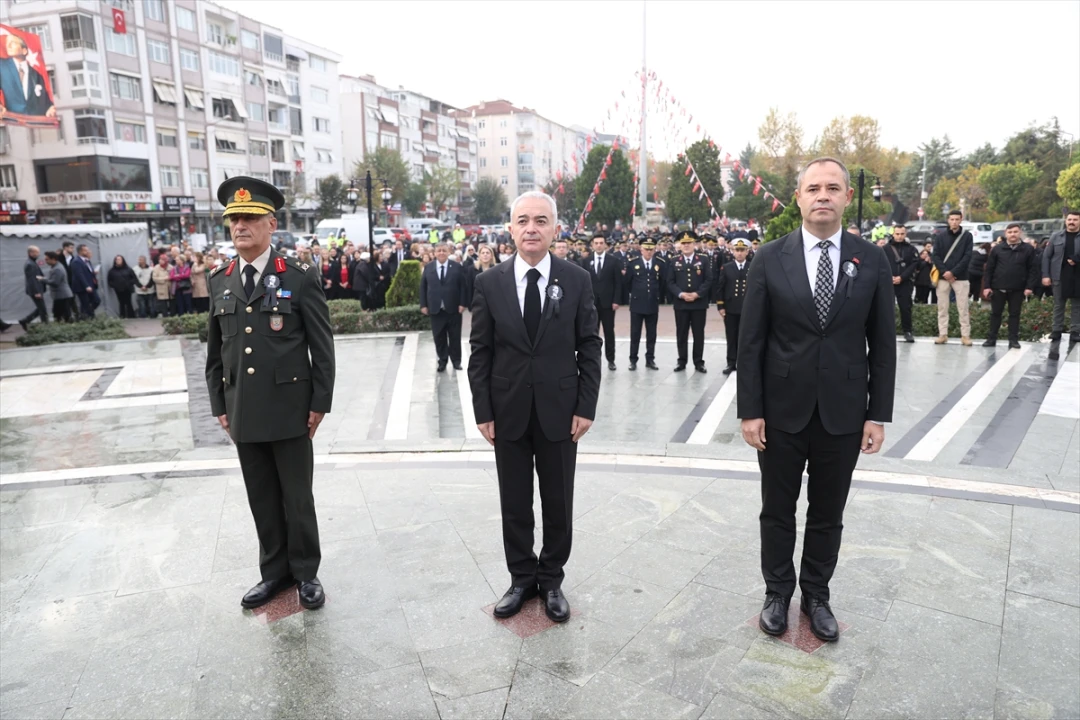 Atatürk'ü Anma Törenleri Üç Şehirde Aynı Gerçekleşti