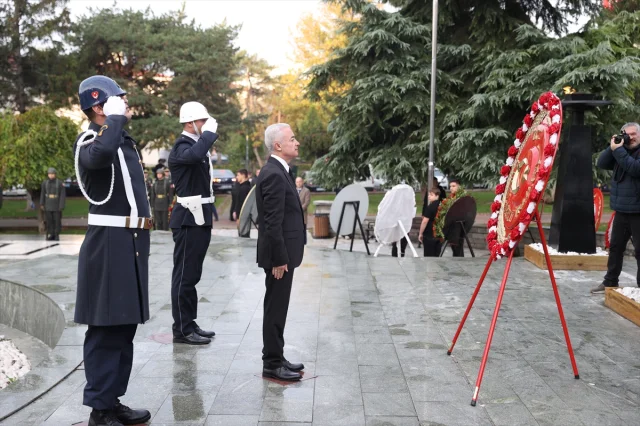 Atatürk'ü Anma Törenleri Üç Şehirde Aynı Heyecanla Gerçekleşti