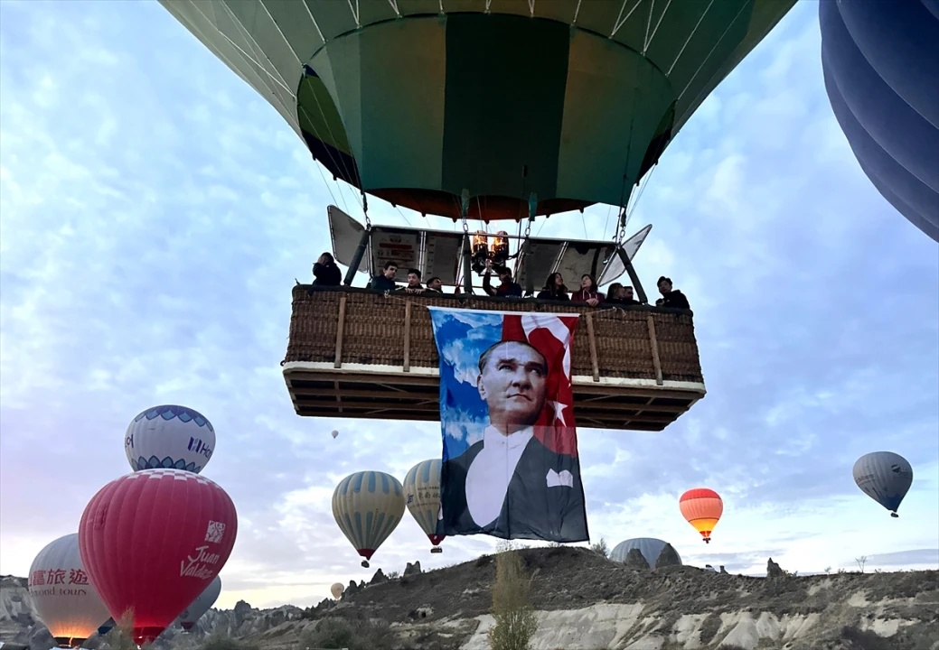 Kapadokya'da Duygusal Anma: Balonlar Atatürk'le Gökyüzünde