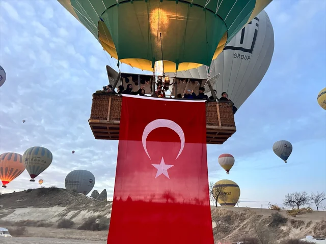 Kapadokya'da Duygusal Anma: Balonlar Atatürk'le Gökyüzünde