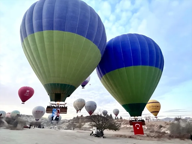 Kapadokya'da Duygusal Anma: Balonlar Atatürk'le Gökyüzünde