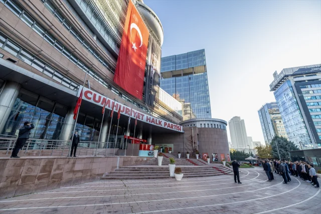 CHP'de Büyük Önder Atatürk İçin Duygu Dolu Anma Töreni