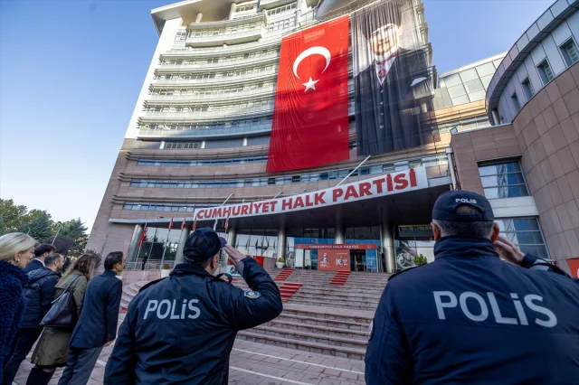 CHP'de Büyük Önder Atatürk İçin Duygu Dolu Anma Töreni