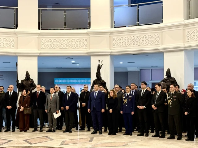 Kazakistan'da Atatürk'ün Anısına Duygu Dolu Anma ve Fotoğraf Sergisi