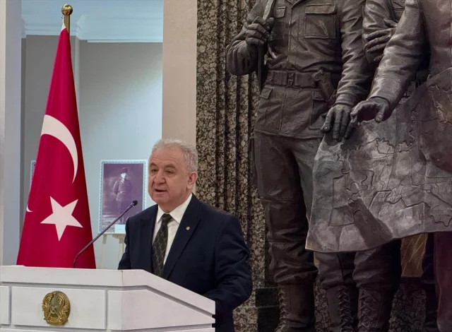 Kazakistan'da Atatürk'ün Anısına Duygu Dolu Anma ve Fotoğraf Sergisi