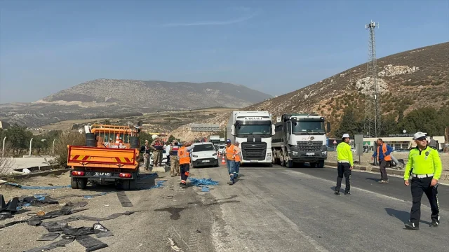 Hatay Trafiğinde Korkutan Kaza: Kamyon 6 Araca Çarptı, 4 Yar...
