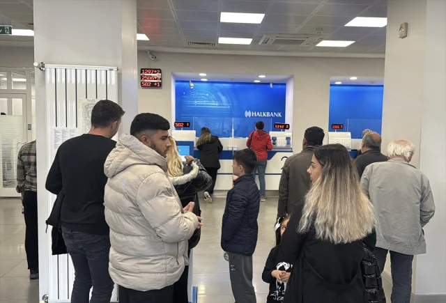 Yüzyılın Konut Projesine Başvurularda Yoğunluk: Vatandaşlar Sıra Bekliyor