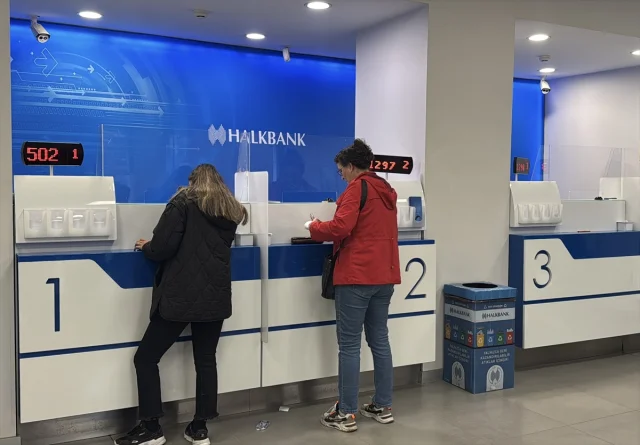 Yüzyılın Konut Projesine Başvurularda Yoğunluk: Vatandaşlar Sıra Bekliyor